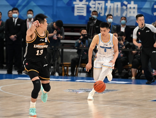 九游娱乐网页-热门球队纷纷获胜，CBA联赛场面火爆