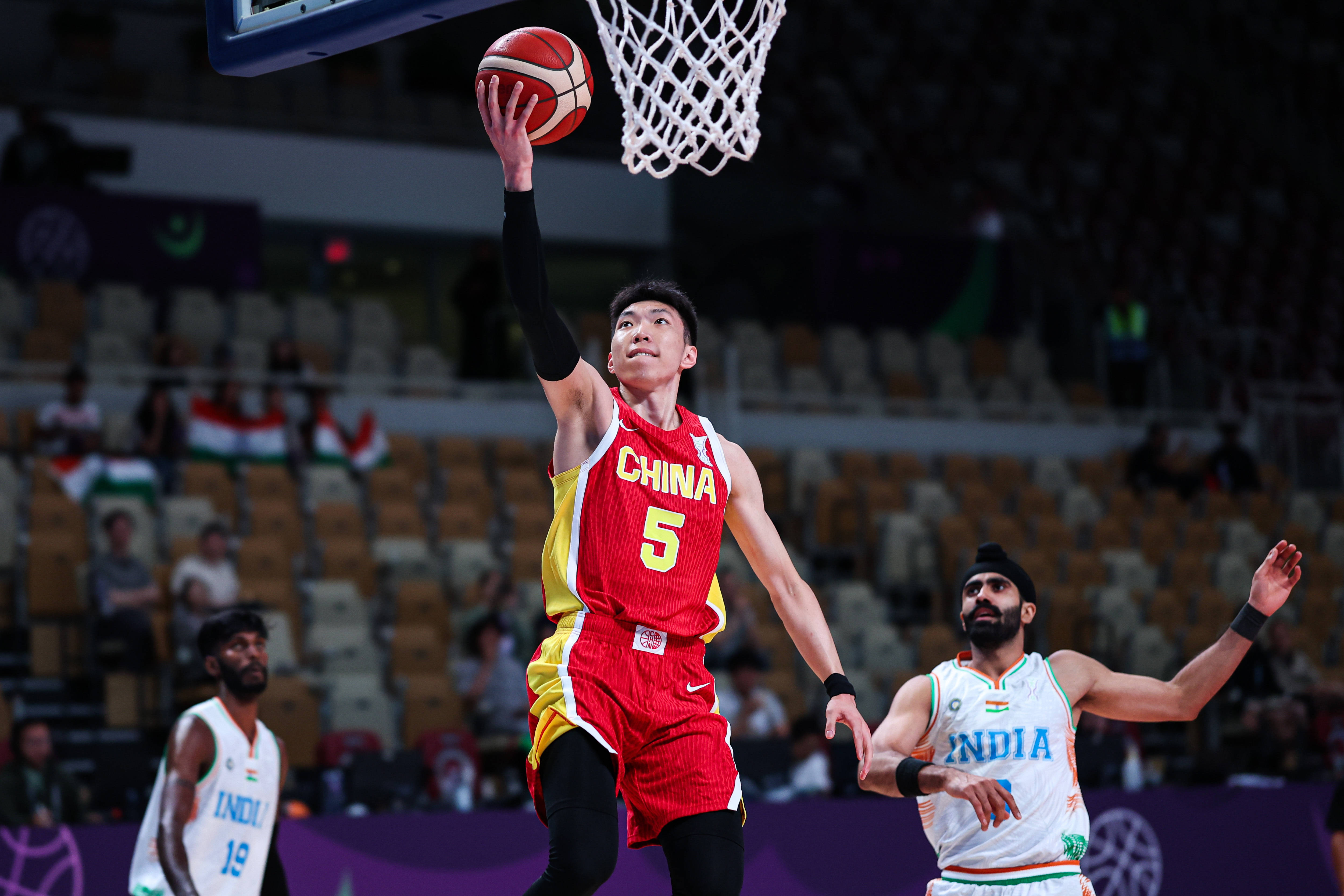 重庆男篮在比赛中打出最佳状态，赢得胜利